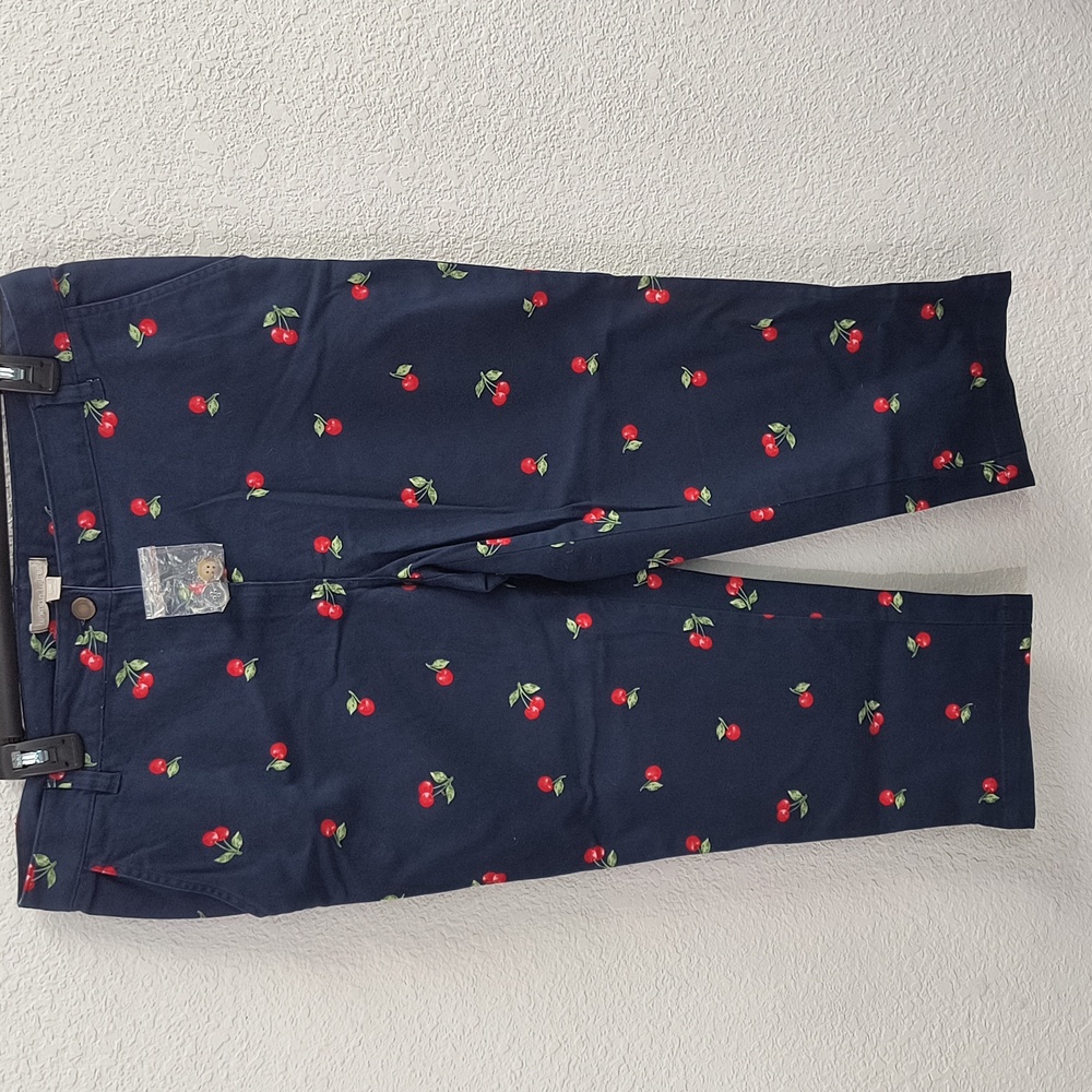Woman Within Blue Cherry Print Capris NWT Size 12 - Picture 2 of 5